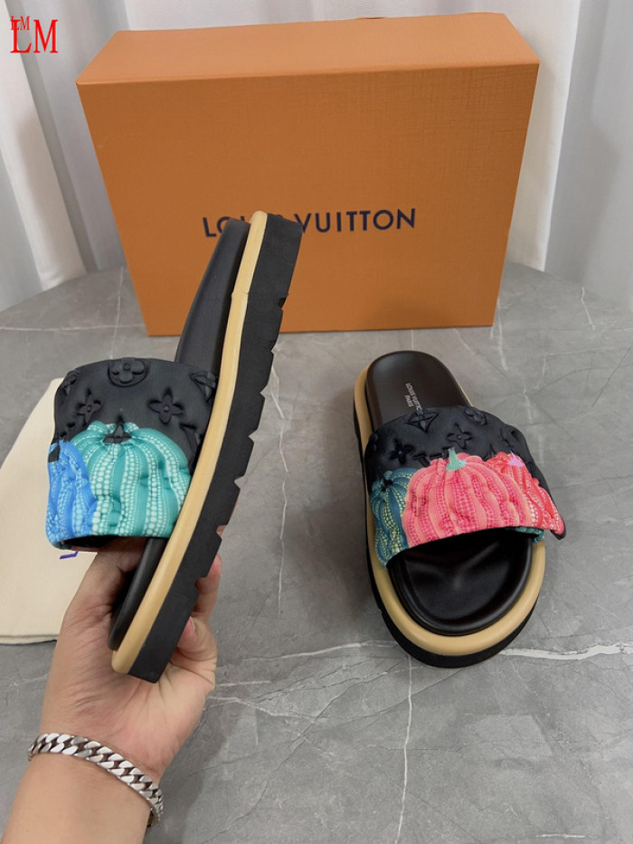 LV SANDALS