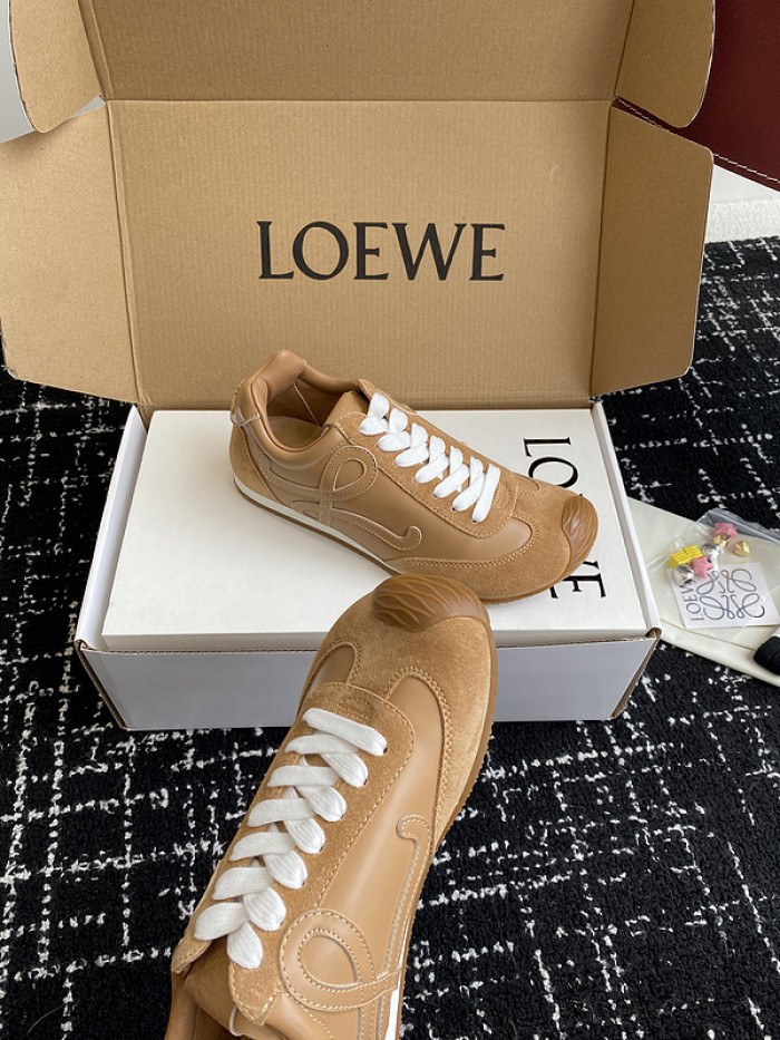 Loe*we Ballet Runner