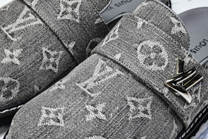 LV SANDALS