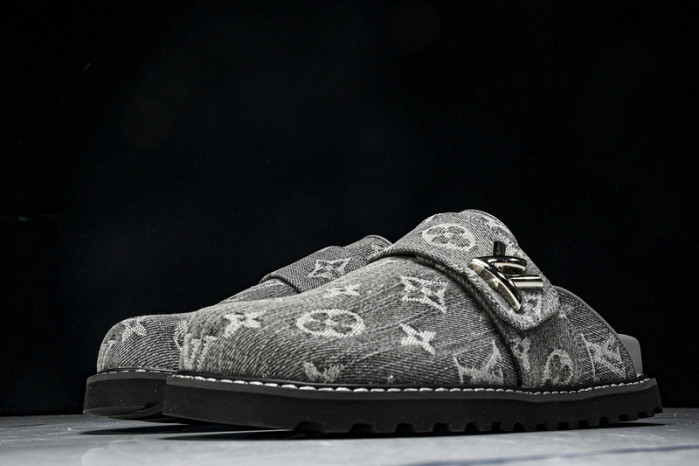 LV SANDALS