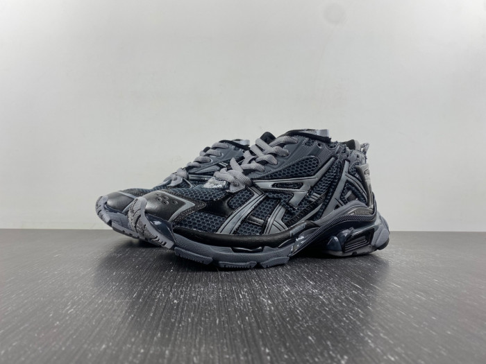 Ba*len*cia*ga runner