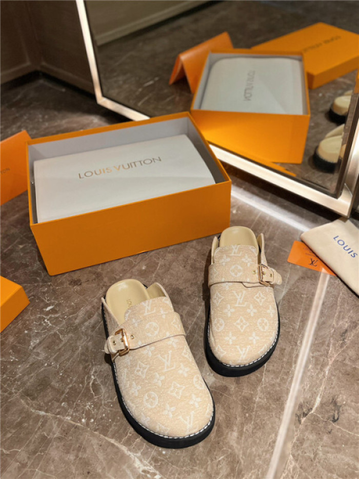 LV SANDALS