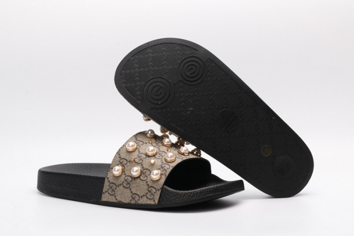 G*u*i sandals