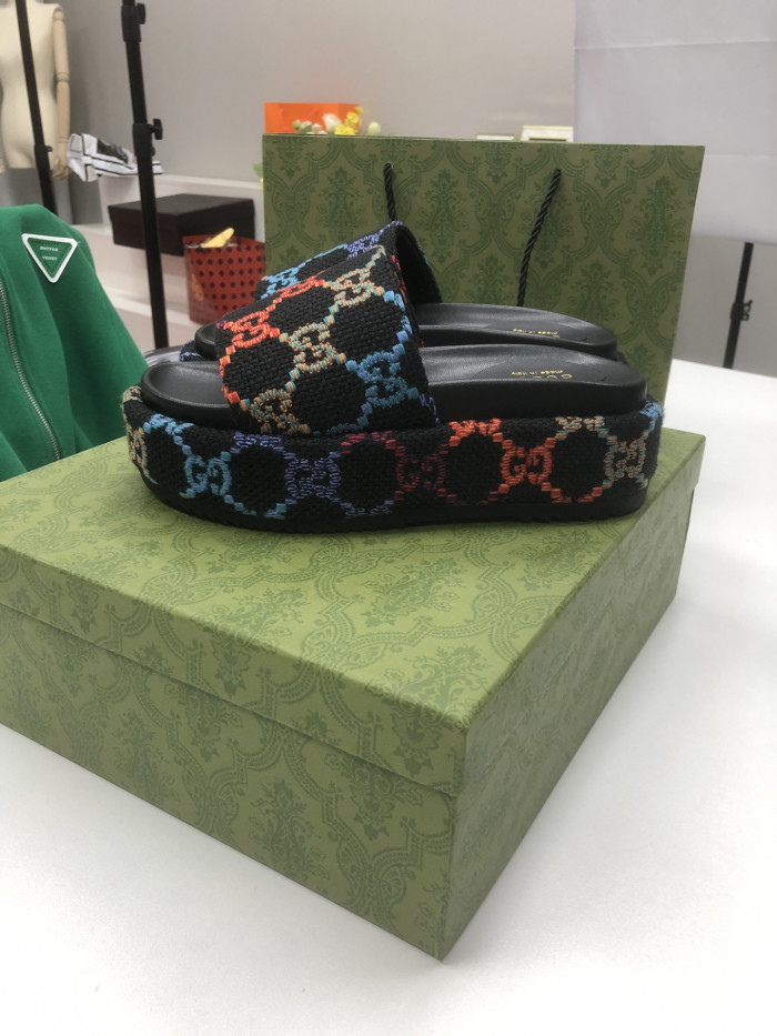 GUCC SANDALS