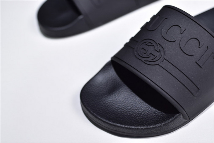 G*u*i sandals