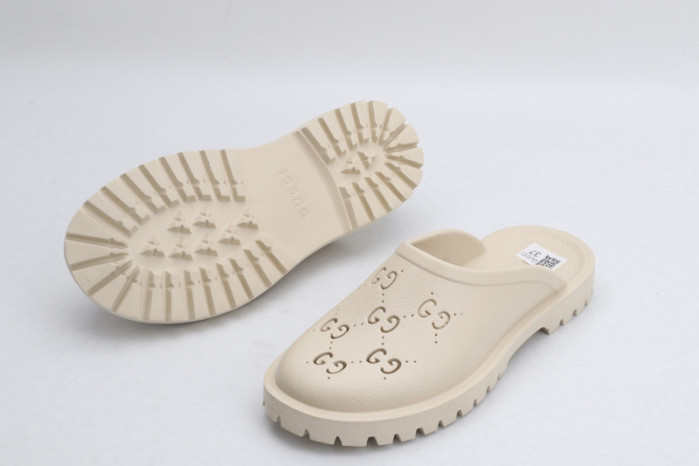 G*u*i sandals