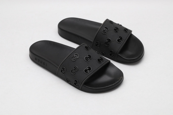 G*u*i sandals
