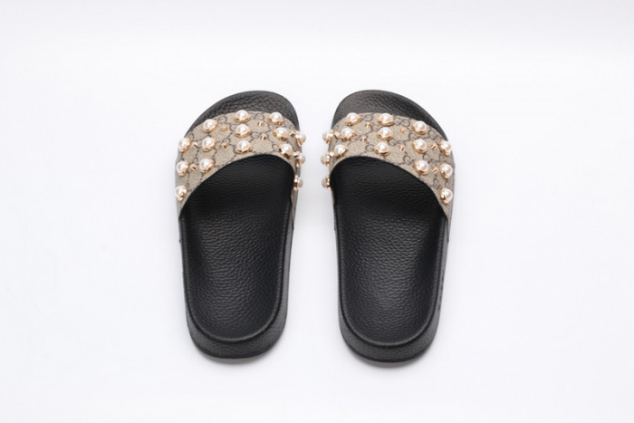 G*u*i sandals
