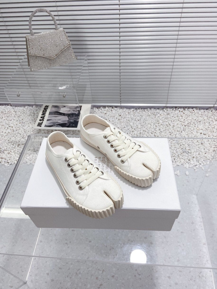 ma*s*n Ma*i*la tabi shoes