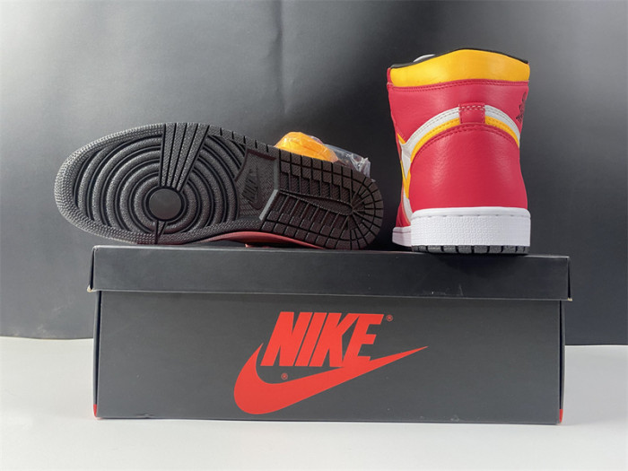air jordan 1 retro high og light fusion red 555088-603