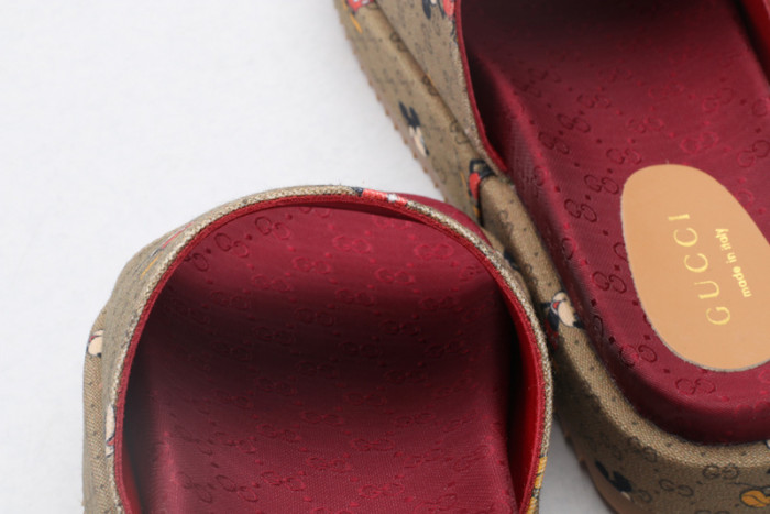 GUCC SANDALS