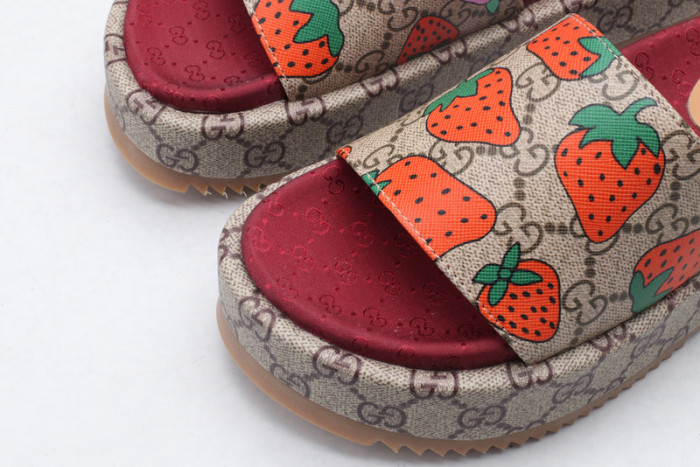 GUCC SANDALS