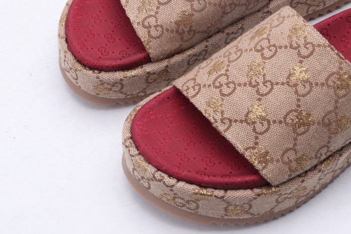 G*u*i sandals