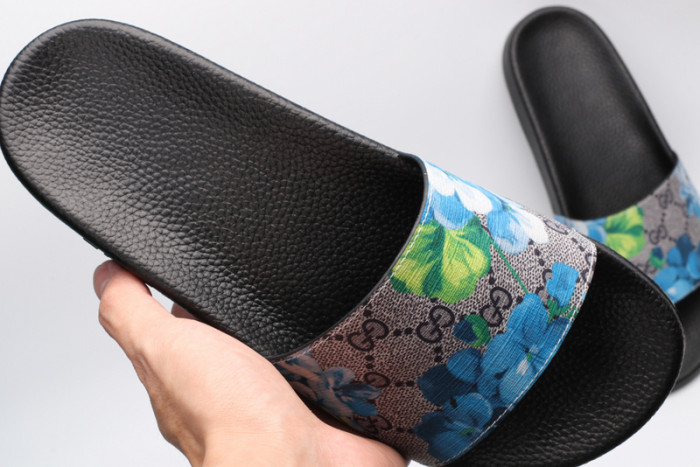 G*u*i sandals