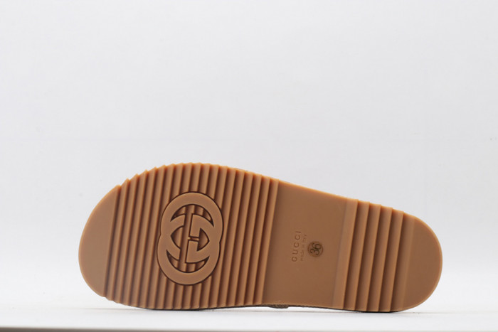 G*u*i sandals