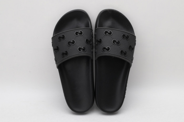 G*u*i sandals